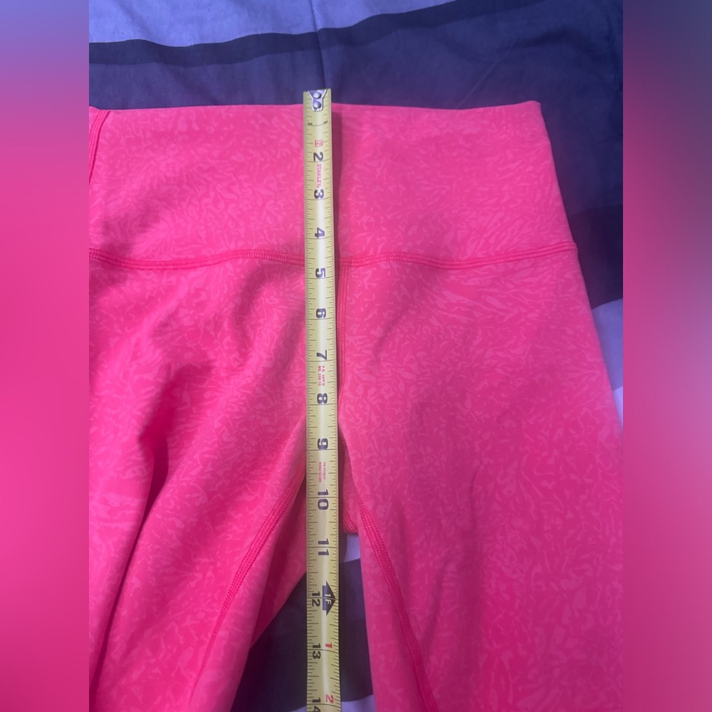 Lululemon HR shorts NWOT! Size 6 - Picture 3 of 9